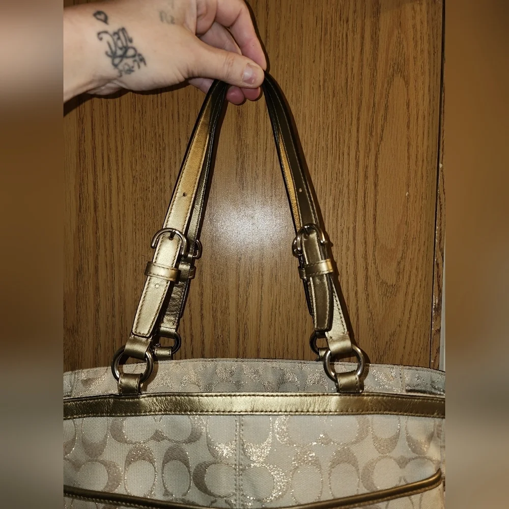 Guc beautiful gold jacquard signature coach shoulder bag see pics - Picture 10 of 10